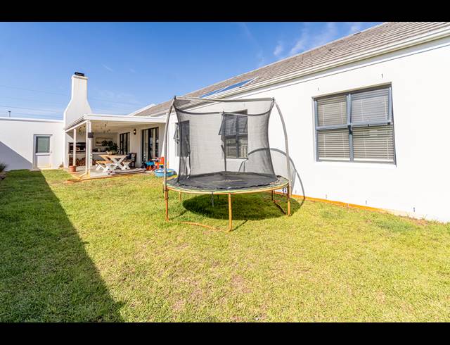 4 BEDROOM FREEHOLD FOR SALE IN SUNNINGDALE